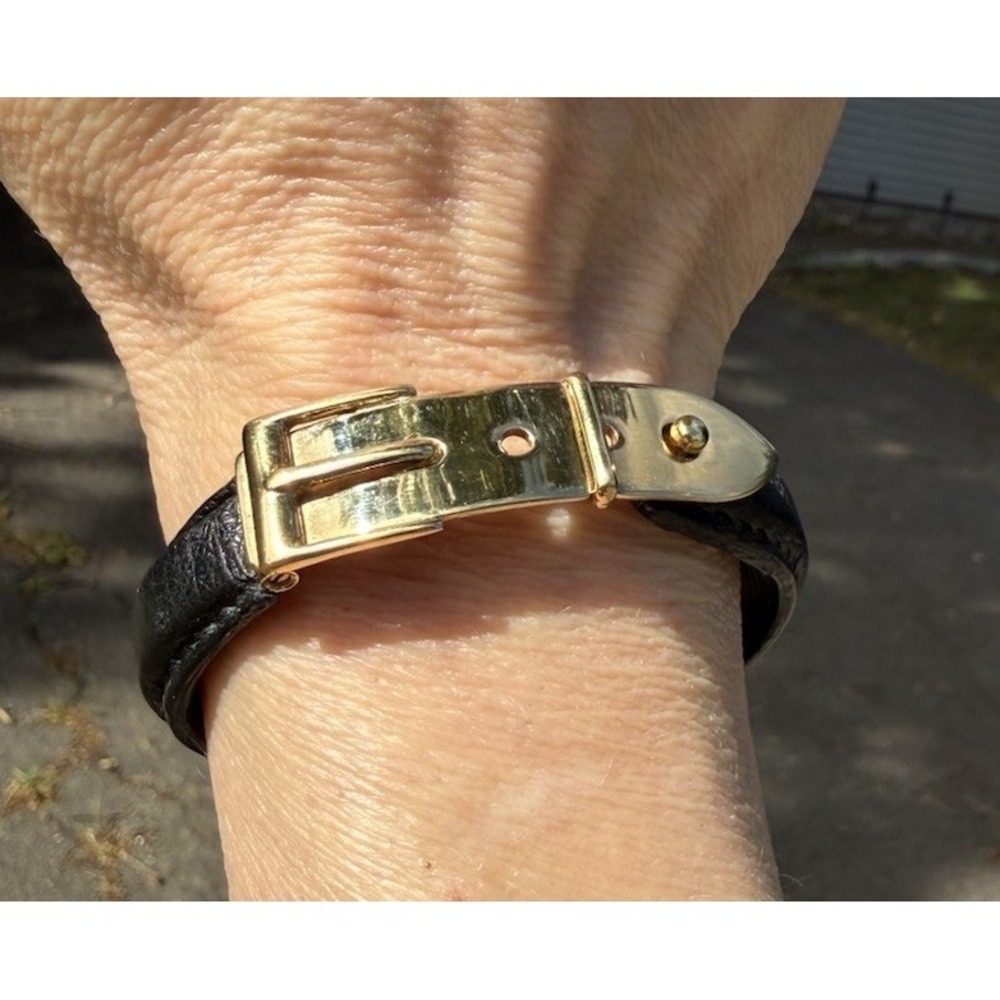 Gucci Black Leather Cuff Bracelet w/ Gold Buckle Clasp – Made in Italy